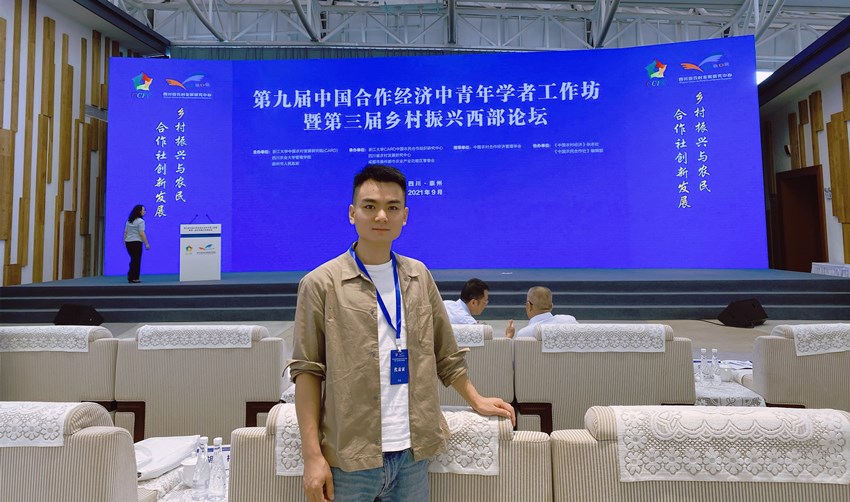 榜樣 | 何成軍：以科研密度提升教學濃度
